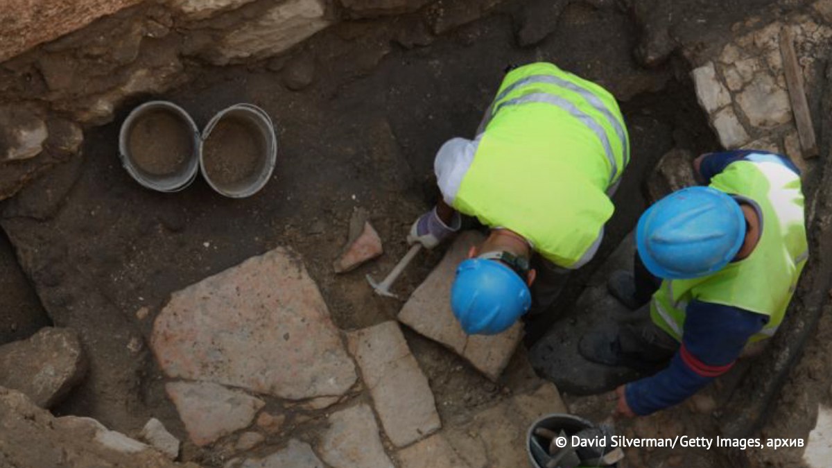 В Румынии обнаружили развалины римской колонии сообщает портал g4media Остатки домов и улиц колонии Аурелии Апуленсис которая была основана примерно в 107 108 годах нашей эры обнаружили в черте города Алба Юлия во время подготовки территории под строительство автобусного парка Подпишись на ТАСС Наука