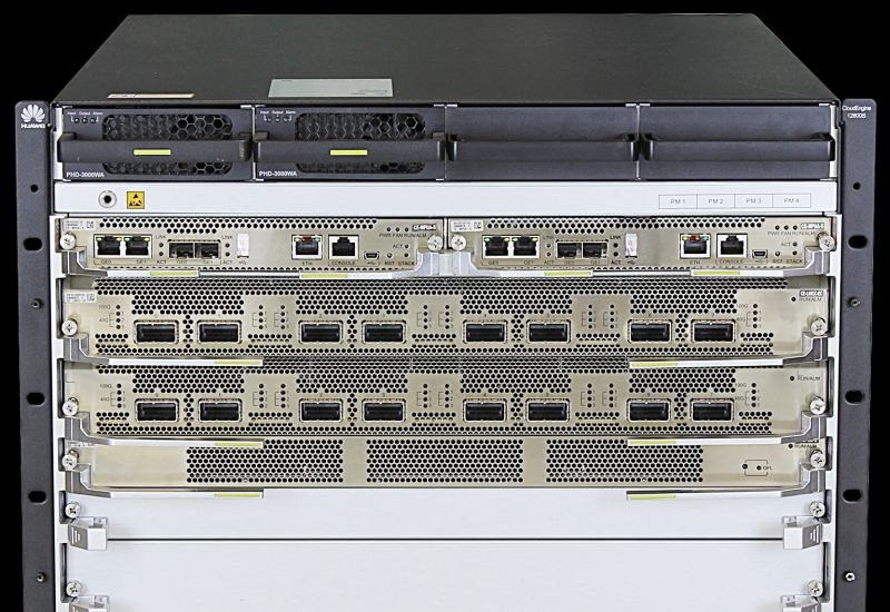 Российские банки попробовали китайские ИИ ускорители дешевле Nvidia но перегреваются и нестабильны Американские правила экспортного контроля не разрешают поставлять в Россию современные ускорители вычислений для инфраструктуры систем искусственного интеллекта Крупные российские банки в таких условиях пытаются понять насколько китайские ускорители вычислений смогут стать альтернативной привычным решениям Nvidia и других западных поставщиков банк ии сбер импортозамещение