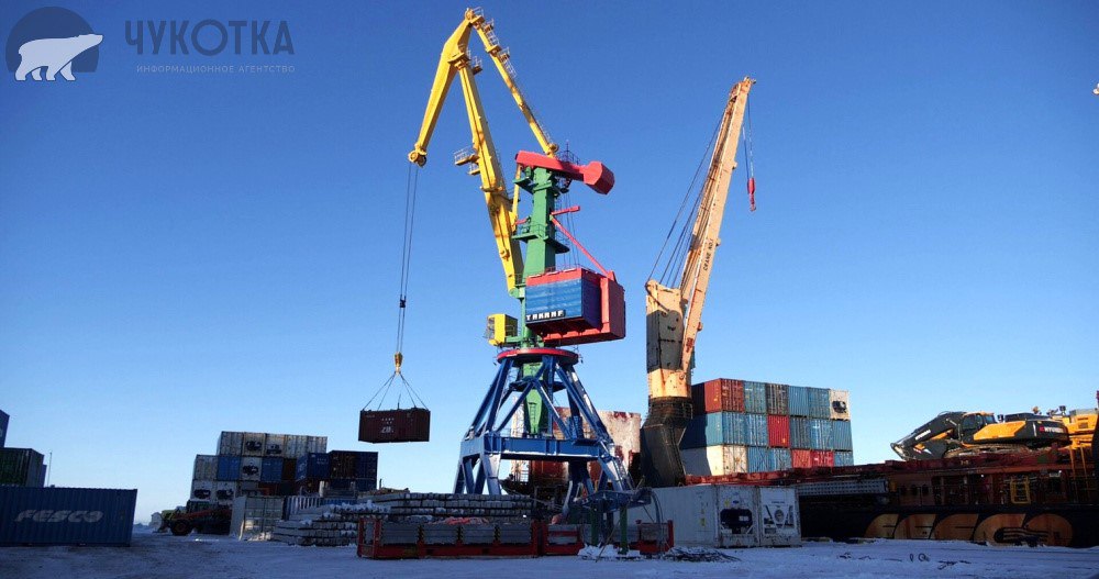 Лимит казначейских кредитов на северный завоз увеличили для Чукотки В этом году на доставку продуктов топлива и других грузов Чукотскому АО выделят 3 3 миллиарда рублей Лимит казначейских кредитов на северный завоз почти на 74 больше чем годом ранее Это позволит частично уйти от коммерческих кредитов на доставку грузов   ЧИТАТЬ ПОЛНОСТЬЮ Информагентство Чукотка ПОДПИСАТЬСЯ  ПОДДЕРЖАТЬ ГОЛОСОМ