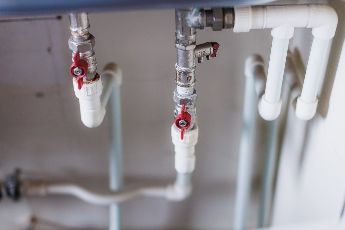 Более 60 домов в Челябинске останутся без воды на 12 часов   gubernia74 ru articles society 1138196 В связи с плановыми работами жителям свыше 60 многоквартирных домов в Металлургическом районе Челябинска рекомендовано сделать запас воды на ближайшие 12 часов Как рассказали в Единой дежурно диспетчерской службе города отключение горячей и холодной воды продлится с 9 00 до 21 00   t me chgub