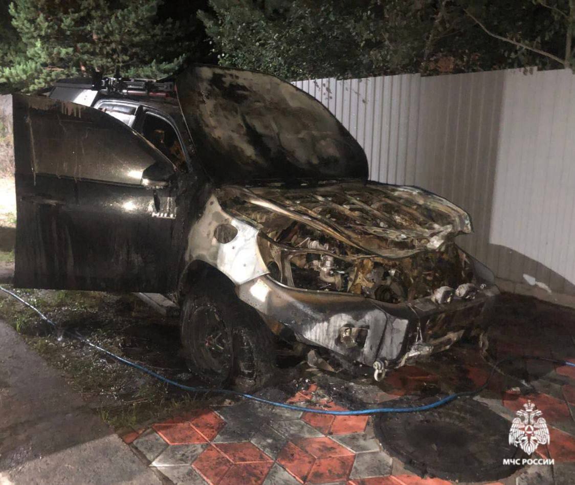 Автомобиль сгорел в Тарбагатайском районе Пожар произошел в одном из ДНТ. В результате короткого замыкания у машины выгорел моторный отсек и салон. Огонь потушили на 9 кв, сообщили в МЧС Бурятии.