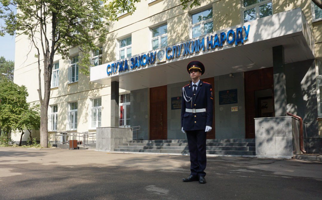 Уважаемые кадеты и их родители 29 августа в 12 00 в Кадетском корпусе Колледжа полиции ул Маршала Тухачевского 46 состоится традиционная встреча директора ГБПОУ Колледж полиции Сергея Васильевича Михайлова с поступившими в Кадетский корпус и их родителями законными представителями Для гостей будет проведена экскурсия по Кадетскому корпусу в ходе которой директор расскажет об истории учреждения оснащении питании внутреннем распорядке условиях пребывания и др Также в актовом зале состоится собрание на котором руководство ответит на интересующие Вас вопросы ВАЖНО Принять участие во встрече могут не только новобранцы но также кадеты более старших классов и их родители Ждем вас КолледжПолиции КадетскийКорпусКолледжаПолиции ВАЖНО Кадеты Собрание ДОНМ