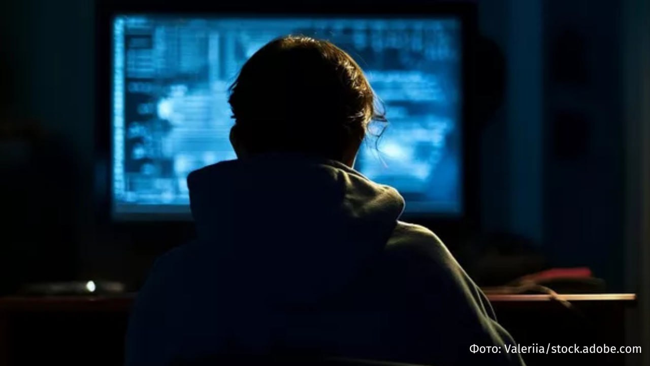 Десятки тысяч паролей французских госслужащих попали в даркнет В особенности пострадала мэрия Парижа сообщает газета Figaro Франция заняла второе место после США по числу слитых в даркнет паролей сотрудников госучреждений На третьем месте Италия за которой следуют Великобритания Германия и Канада По словам исследователей используя эти пароли киберпреступники потенциально могут получить доступ к учетным записям электронной почты и другой конфиденциальной информации должностных лиц IZ RU в Telegram в MAX