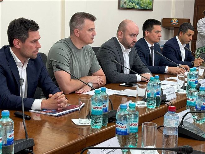 Вячеслав Федорищев провел в ЛНР рабочую группу комиссии Госсовета по промышленности      Фото: пресс-служба губернатора