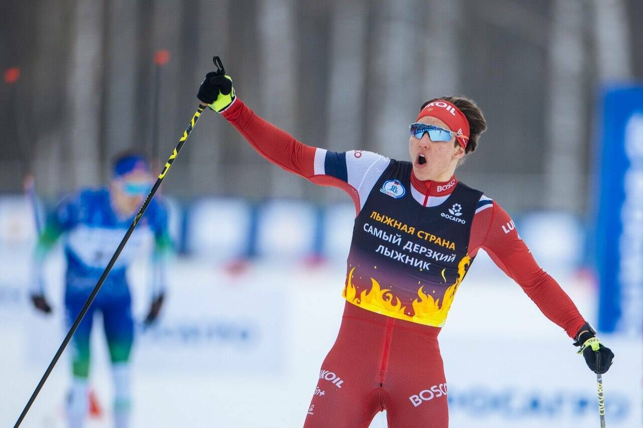 Савелий Коростелев финишировал пятым на десятикилометровке Кубка Мира в Оберхоффе На шестом этапе Кубка мира по лыжным гонкам проходящем в немецком Оберхофе 22 летний российский спортсмен Савелий Коростелев представитель Татарстана во внутрероссийских соревнованиях показал пятый результат в индивидуальной гонке на 10 километров классическим стилем с раздельным стартом Коростелёв преодолел дистанцию за 21 минуту 33 8 секунды Победу в гонке одержал действующий чемпион мира норвежец Мартин Лёвстрём Нюэнгет с результатом 21 09 1 Отрыв от россиянина составил 24 2 секунды До бронзовой позиции подиума Коростелёву не хватило чуть более 10 секунд Читать полностью