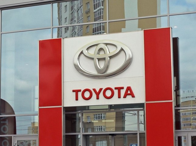 В 2024 году Toyota осталась мировым лидером по продажам автомобилей  В мировом рейтинге самых популярных автомобильных брендов по итогам 2024 года лидирует японская Toyota. Вот уже на протяжении 11 лет лидер мировых продаж остается неизменным, сообщают эксперты агентства «АВТОСТАТ» со ссылкой на портал Focus2move  собирает данные на 159 рынках по всему миру .  Подробнее на сайте autostat.ru