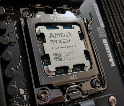 Ryzen 7 9850X3D может пригодиться только владельцам GeForce RTX 5090 PC Centric Эксперт провел тестирование новейшего игрового процессора AMD Ryzen 7 9850X3D сравнив его с предыдущим флагманом 9800X3D и популярной моделью 7800X3D Все тесты PC Centric проводились на стенде с видеокартой NVIDIA GeForce RTX 5090 и материнской платой MSI X870 Carbon в разрешении 1080p