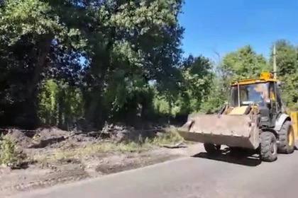 В Куйбышевском районе Донецка построят новый водовод в начале августа  Благодаря обращению жительницы Куйбышевского района Донецка через чат-бот, начаты работы по строительству нового 400-метрового водовода вдоль Красноармейского шоссе. Об этом сообщил Глава ДНР Денис Пушилин.  Новая водопроводная магистраль обеспечит стабильное водоснабжение для 120 частных домов и многоквартирных зданий в Админпоселке, расположенном в Куйбышевском районе Донецка.