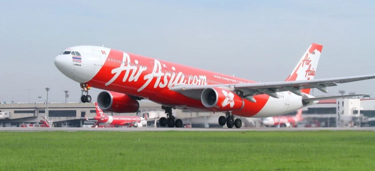 Thai Air Asia X запускает авиарейс Бангкок Алматы С 1 декабря 2025 года тайский лоукостер Thai Air Asia X запустит перелеты между столицей Таиланда и южной столицей Казахстана сообщили в Комитете гражданской авиации Рейсы по этому маршруту будут выполнять четыре раза в неделю по понедельникам средам четвергам и воскресеньям ℹ Thai Air Asia X тайская дальнемагистральная бюджетная авиакомпания базирующаяся в аэропорту Суварнабхуми Бангкок По состоянию на август 2025 года флот перевозчика состоял из 9 самолётов Logistan info Логистика Авиаперевозки