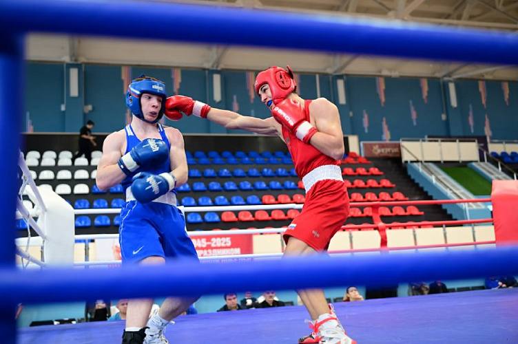 Ростовские боксеры завоевали 21 золотую медаль на областном первенстве В Таганроге завершилось Первенство Ростовской области по боксу среди юниоров и юниорок а также молодёжи и спортивные игры Дона для девочек В соревнованиях приняли участие 59 спортсменов из Ростова 36 из которых стали призёрами Общий медальный зачёт ростовчан составил 21 золотую 14 серебряных и 11 бронзовых наград Решающий вклад в победу команды внесли воспитанники спортивной школы Боевые перчатки которые выиграли 17 золотых медалей Наибольшее количество призёров подготовили тренеры Григорий Кобзарь и Дмитрий Пронин Подпишись на 1Rnd в МАХ Написать в редакцию