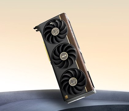 ASUS представила видеокарту RTX 5080 ProArt в корпусе с деревянной отделкой за 1600 евро Система охлаждения новинки во многом повторяет конструкцию моделей серии PRIME Однако ее стоимость сравнима с премиальным решением Noctua Edition ASUS анонсировала эксклюзивную версию видеокарты GeForce RTX 5080 в рамках своей профессиональной серии ProArt