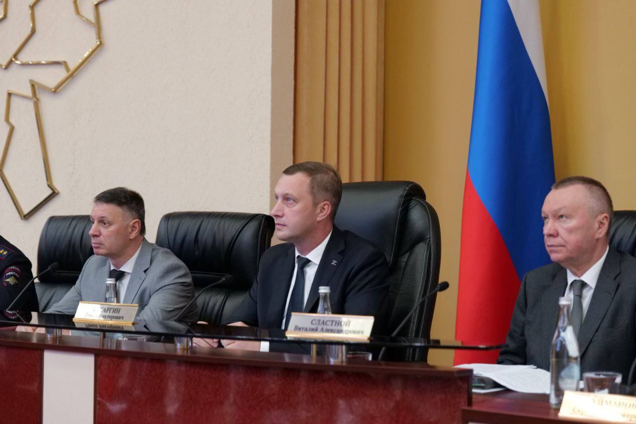Губернатор высказался о проведении выпускных в школах Саратовской области: приоритетными остаются вопросы безопасности Профильное министерство и муниципальная власть должны взаимодействовать со всеми экстренными службами и правоохранительными органами. Необходимо сделать все, чтобы этот важный для детей праздник прошел без серьезных происшествий, — подчеркнул Роман Бусаргин. Прислать новость