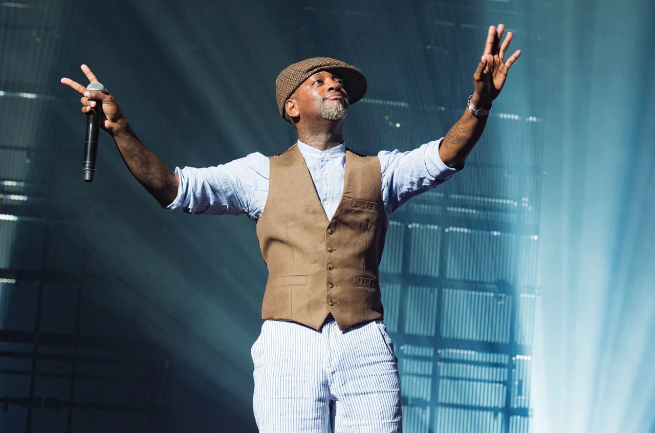 Французский диджей Willy William выступит на Портале 2030 2050 13 сентября Портал станет центром латинской электронной музыки на главной сцене выступит мировая звезда Willy William Хит диджея Mi Gente 12 недель был на первом месте Billboard Hot Latin Songs и получил мульти бриллиантовый статус копию песни продали более 10 миллионов раз Еще один трек Willy William Ego в 2016 году стал самой популярной песней на французском языке на Shazam Когда 13 сентября Где TAU Регистрация не нужна вход свободный Расписание диджейских сетов и другие подробности на сайте Портала