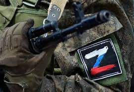 В Новороссийске разыскивают молодого человека, который глумился над фамилиями участников СВО Умник в своём тг-канале выложил видео, на котором он насмехается над фамилиями бойцов, которые размещены на доске почёта. Ролик заметили полицейские и организовали проверку. Юмориста разыскивают, его действиям дана правовая оценка. ⏺ Когда запахло жареным, молодой человек удалил ролики и написал в своём канале: «Хотелось бы извиниться за тот кружок, в котором я озвучивал фамилии погибших на СВО. Снимая видео, я не осознавал что делаю, в этом я ничего не подразумевал. Сделал я это по своей дурости и глупости». Также он заявил, что является волонтёром и помогает отправлять гумпомощь в зону СВО. _____________________________ Есть интересная новость? Присылайте нам Краснодар Сегодня ПРИСЛАТЬ НОВОСТЬ