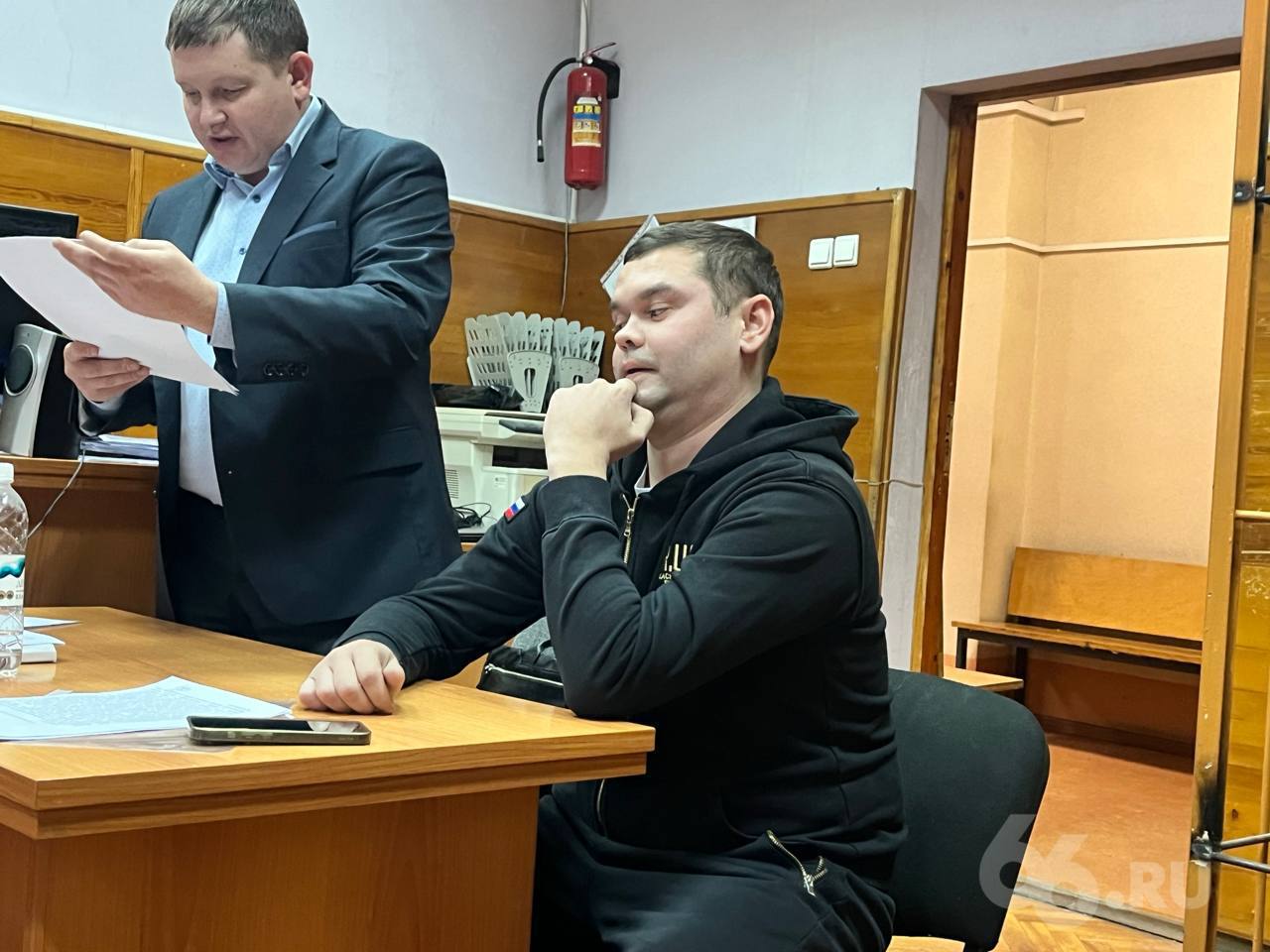 Борцу с коррупцией запросили 9 лет колонии за взятку Майор полиции должен был передать взятку в интересах строительной компании Нартекс Деньги предназначались для помощи в получении положительной госэкпертизы на строительство школы в Косулино В итоге бизнесмену не помогли он обратился в ФСБ Мальцев вину не признал и попросил оправдать его В деле много нестыковок и недоработок со стороны следствия Куда в итоге делись деньги не устанавливалось Уголовное дело возбуждено и передано против меня в суд под давлением высокопоставленных силовиков сказал он в последнем слове В деле также фигурируют два коллеги Мальцева которые и должны были решить вопрос за деньги Начальника Мальцева Андрея Дьякова в конце октября суд отправил в колонию Его также признали виновным в получении взяток на 240 млн рублей Подробнее о новом уголовном деле против бывших сотрудников Управления экономической безопасности и противодействия коррупции ГУ МВД по Свердловской области в материале 66 RU   Новости из Екатеринбурга