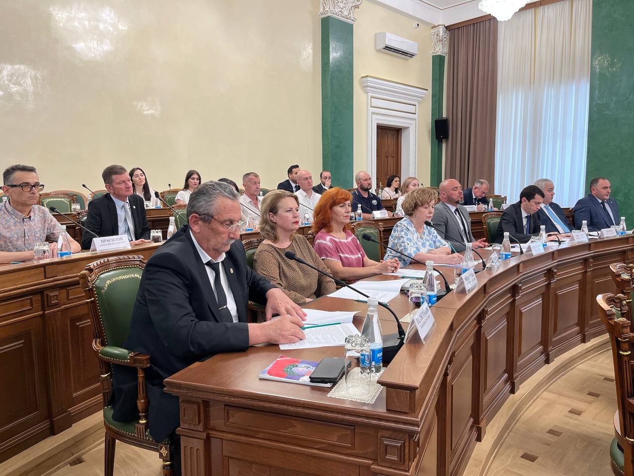 Провел сегодня заседание Совета по вопросам сохранения и укрепления традиционных российских духовно-нравственных ценностей.    Обсуждались вопросы реализации государственной политики по усилению роли традиционных ценностей в обществе, их защиты от внешнего деструктивного влияния, противодействия фальсификации исторической правды.    Наш Президент Владимир Владимирович Путин подчеркнул стратегическую связь данного вопроса с суверенитетом и национальной безопасностью, с народосбережением и демографическим развитием. На федеральном уровне приняты основополагающие документы в этой области. 10 июня вопросы совершенствования государственной политики в сфере защиты традиционных духовно-нравственных ценностей были рассмотрены на заседании Совета Безопасности Российской Федерации.   Важно противодействовать попыткам извне навязать нашим гражданам – особенно молодежи – установки, разрушающие традиционные ценности, саму личность. Необходимо жестко отвечать на вызовы, провоцирующие межэтнические и межрелигиозные конфликты.   Взаимопомощь, уважение к старшим, милосердие, скромность, преемственность исторической памяти и культурного наследия, крепкая семья - эти ценности, обычаи и жизненные принципы веками формировались под влиянием традиционных религий, которые при этом никогда не мешали сохранять национальную культуру и единство народов.   Тема вызвала самый живой отклик среди членов Совета, прозвучали мнения по многим животрепещущим вопросам, высказывались предложения, которые обязательно будут рассмотрены.    Мы будем продолжать неуклонно проводить в Кабардино-Балкарии государственную политику Российской Федерации - в вопросах сохранения и укрепления традиционных ценностей, единства народов республики.