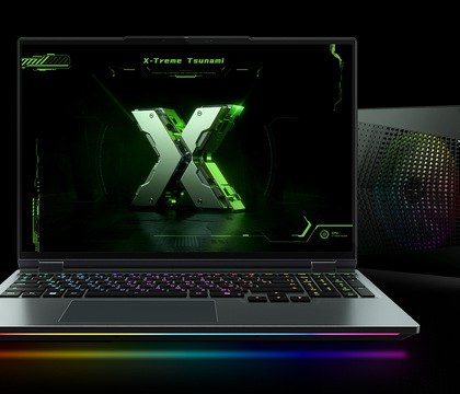 В DNS появился необычный игровой ноутбук Maibenben X16E с внешней СЖО Ryzen 9 9955HX и RTX 5080M В ассортименте DNS можно обнаружить игрового монстра Maibenben X16E Лэптоп комплектуется внешним блоком системы водяного охлаждения который способен отвести до 280 Вт тепла от процессора и видеокарты Устройство имеет габариты 358 259 33 мм и массу 2 7 кг без блока питания и СЖО