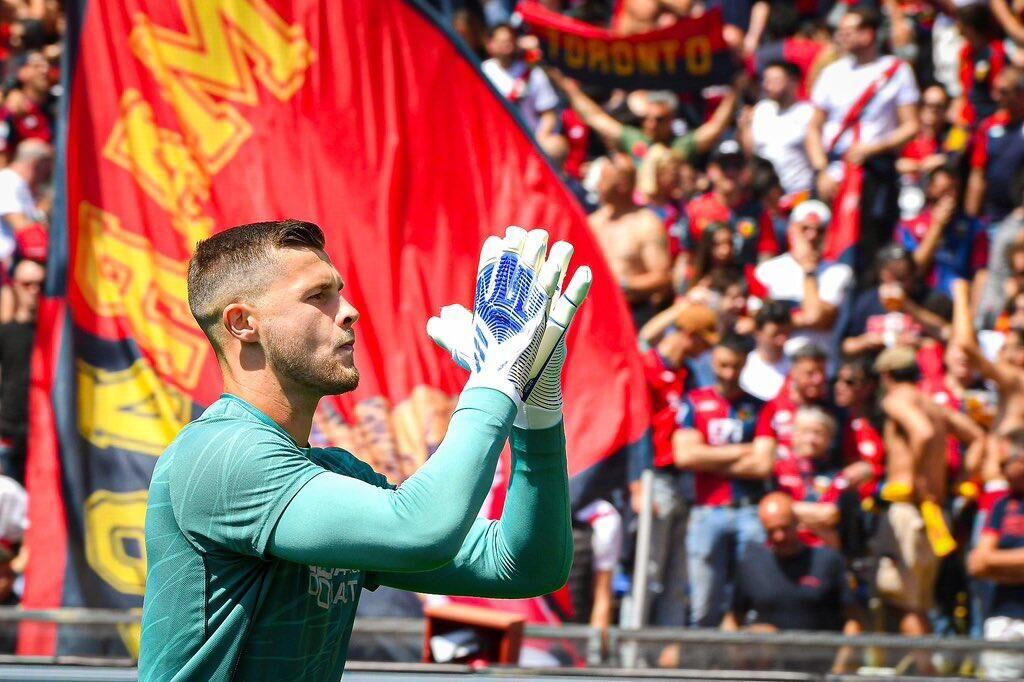 Вратарь миланского Интера Хосеп Мартинес насмерть сбил пенсионера в инвалидной коляске 81 летний мужчина скончался на месте информирует La Gazzetta dello Sport Согласно одной из версий пострадавший мог резко изменить направление из за ухудшившегося состояния здоровья и выехать на дорогу