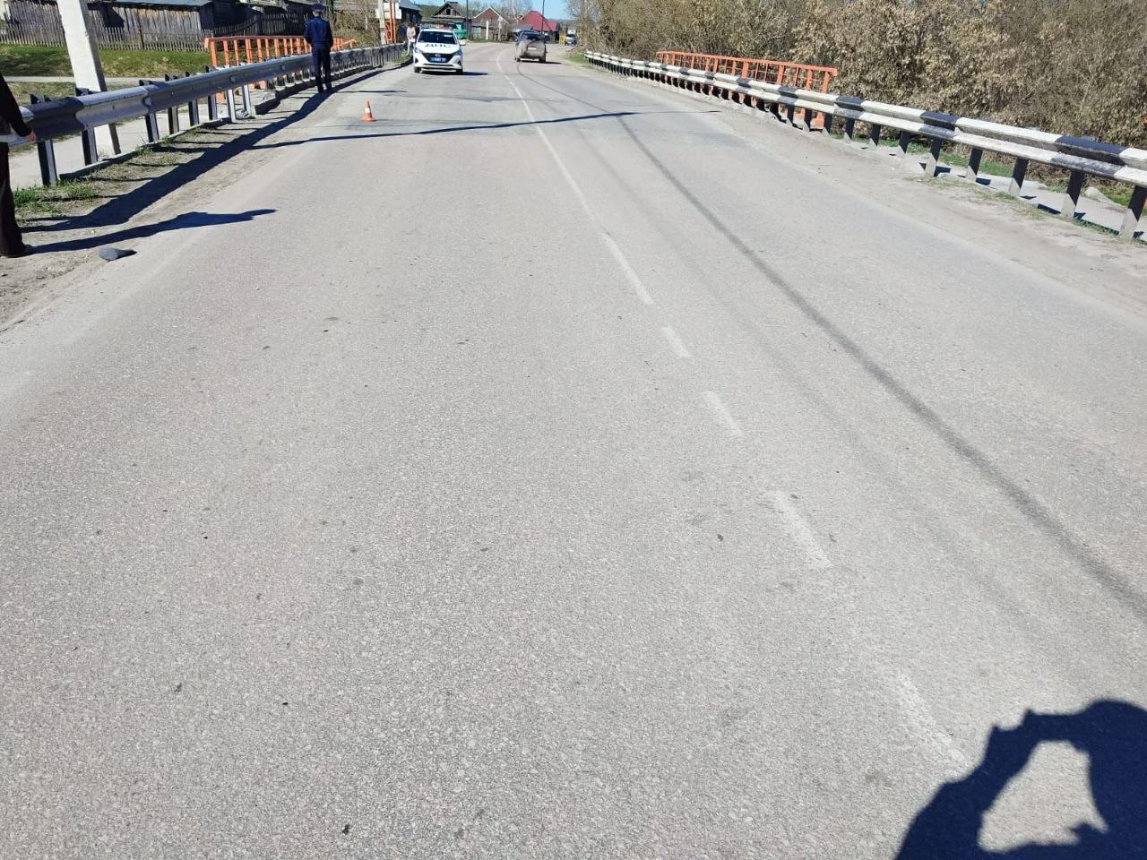 В Маслянинском районе произошло смертельное дорожно-транспортное происшествие Водитель, совершивший наезд на пешехода, с места ДТП скрылся. По предварительной информации, 01.05.2025 около 2 часов 45 минут в р.п. Маслянино неустановленный водитель на неустановленном автомобиле, двигаясь по ул. Мостовая со стороны ул. Симбирская в сторону ул. Боровая, напротив дома 22 по ул. Мостовая совершил наезд на пешехода, который двигался по правому краю проезжей части. После совершения наезда водитель скрылся с места ДТП, не оказав помощи пострадавшему. Пешеход-мужчина 1962 года рождения был экстренно госпитализирован в лечебное учреждение, где спустя несколько часов скончался. Сотрудниками Госавтоинспекции проводится проверка и розыскные мероприятия по поиску водителя, причастного к совершению данного ДТП. ‼ Лиц, владеющих какой-либо информацией по факту ДТП, просим обратиться в ближайшее отделение Госавтоинспекции или по телефонам: +7 965 828-18-77, 102 моб .