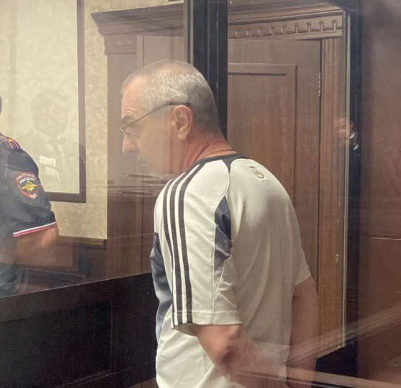 Фигурант дела о подготовке покушения на Сергея Аксенова осужден на 13 лет Южный окружной военный суд приговорил Владимира Боднаря - второго фигуранта дела о подготовке покушения на Главу Крыма Сергея Аксенова - к 13 годам лишения свободы. Он также заплатит штраф в размере 500 тысяч рублей.