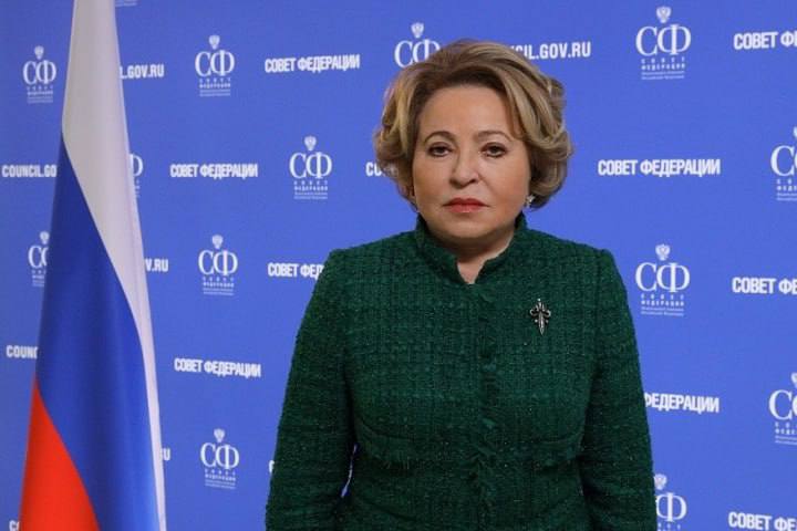 Председатель Совета Федерации Федерального Собрания Российской Федерации Валентина Матвиенко поздравила жителей Карачаево Черкесии Она отметила что это замечательный праздник для тех кто гордится выдающимся прошлым родного города делает все возможное для его процветания Все лучшее что связано с Черкесском создано трудом многих поколений талантливых и и неравнодушных людей искренне любящих свой город Пусть и в дальнейшем он идет по пути добрых перемен и позитивных преобразований Желаю успехов и новых достижений во имя Отечества говорится в поздравлении Валентины Матвиенко
