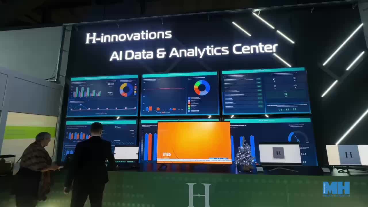 Президент Беларуси Александр Лукашенко запускает новое роботизированное производство на холдинге 'Горизонт'