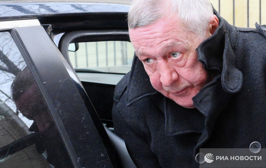 Михаил Ефремов попал в базу "Миротворца", пока отбывал наказание в белгородской колонии. Актера на "Миротворце" называют пособником "российских преступлений" против Украины и ее граждан. Ефремов отбывал наказание с 18 октября 2020-го и провел в заключении около 4,5 лет из назначенного ему срока.