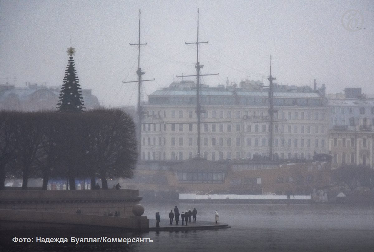 В МЧС предупредили о тумане в Петербурге 28 декабря  В Петербурге 28 декабря будет туманно. Об этом сообщили в пресс-службе регионального управления МЧС. Водителям следует проявлять особую бдительность на дорогах.  Согласно прогнозу ФГБУ «Северо-Западное УГМС», в этот день в городе будет облачная с прояснениями погода. Ближе к вечеру пройдет небольшой дождь. Температура воздуха: от 0 до +2 градусов.