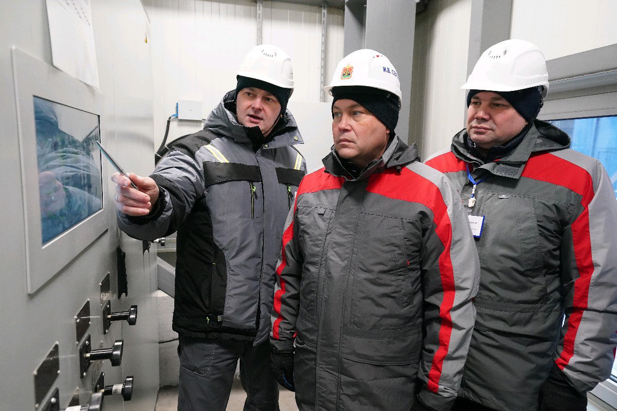 Илья Середюк дал старт работе инновационной газоочистной установки на одном из крупнейших предприятий в Новокузнецке Оборудование работает по схеме сухой газоочистки Новая установка позволяет снижает вредные выбросы Из 1000 единиц вредных веществ благодаря новым технологиям в атмосферу уходит меньше пяти Это один из самых высоких показателей в мировой промышленности отметил губернатор Илья Середюк Написать Telegram MAX