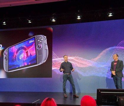 AMD на IFA 2025 рассказала о GPU CPU NPU ИИ и планах по FSR Redstone На выставке IFA 2025 компания AMD заявила что потенциал ИИ все еще недооценен По ее мнению в ближайшие 3 5 лет технологии искусственного интеллекта изменятся радикально и станут инструментом масштаба интернета Быстро меняются и акценты год назад в центре была генерация изображений сейчас текст видео со звуком все больше внимания уделяется локальному ИИ без облака