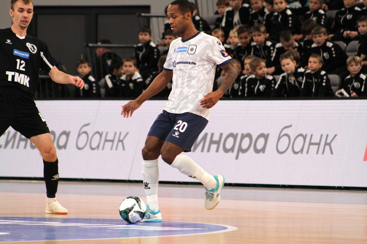 Норильский никель возглавил турнирную таблицу в чемпионате В двухматчевом противостоянии в Екатеринбурге норильчане обыграли одного из фаворитов чемпионата Синару 5 2 и 4 3 Подробности читайте на нашем сайте зпнорильск заполярнаяправда газетанорильск норильск талнах кайеркан оганер новостинорильска ВКонтакте Telegram