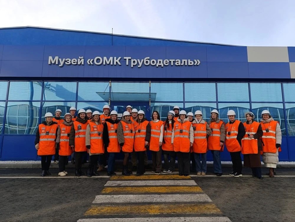 В Челябинской области стартовал пятый поток образовательной программы Открытая промышленность На заводе Трубодеталь прошло установочное совещание команды промышленного туризма региона В мероприятии приняли участие 27 промышленных предприятий две региональные организации эксперты и представители власти Участники прошли промышленную экскурсию История в деталях и ознакомились с лучшими практиками организации промтуризма на предприятии  Отметим что Челябинская область один из лидеров в России по развитию промышленного туризма уже созданы пять индустриальных маршрутов более 88 программ регион отмечен Гран при в номинациях Регион промышленного туризма 2025 и Лучший маршрут промышленного туризма 2024 Фото Константин Малинов Больше новостей Правительства Челябинской области теперь читайте в MAX