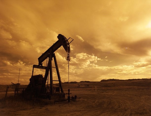 Минэнерго ведет с нефтяными компаниями РФ диалог для обеспечения баланса спроса и предложения     В Министерстве энергетики сообщили прессе о непрерывном взаимодействии с российскими нефтяными компаниями для обеспечения баланса спроса и предложения на рынке топлива, а также для наблюдения за колебаниями цен, пишет ТАСС. #новости_энергетики #нефть #баланс