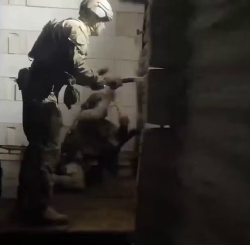 ФСБ задержала 8 членов террористической ячейки В республике пресечена деятельность законспирированной ячейки запрещенной в России международной террористической организации Ее члены распространяли экстремистскую идеологию вербовали сторонников и проводили нелегальные собрания При обысках изъята пропагандистская литература и аппаратура Возбуждено уголовное дело БСТ в Telegram БСТ в МАХ