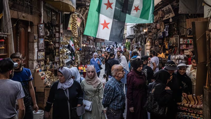 Саудия Арабистони Сурияга 4 млрд доллар сармоя киритади Дамашқда Сурия—Саудия инвестиция форуми ташкиллаштирилди. - ТВда кўрсатилмайдиган, газеталар айтмайдиган махфий хабарлар каналига аъзо бўлинг!