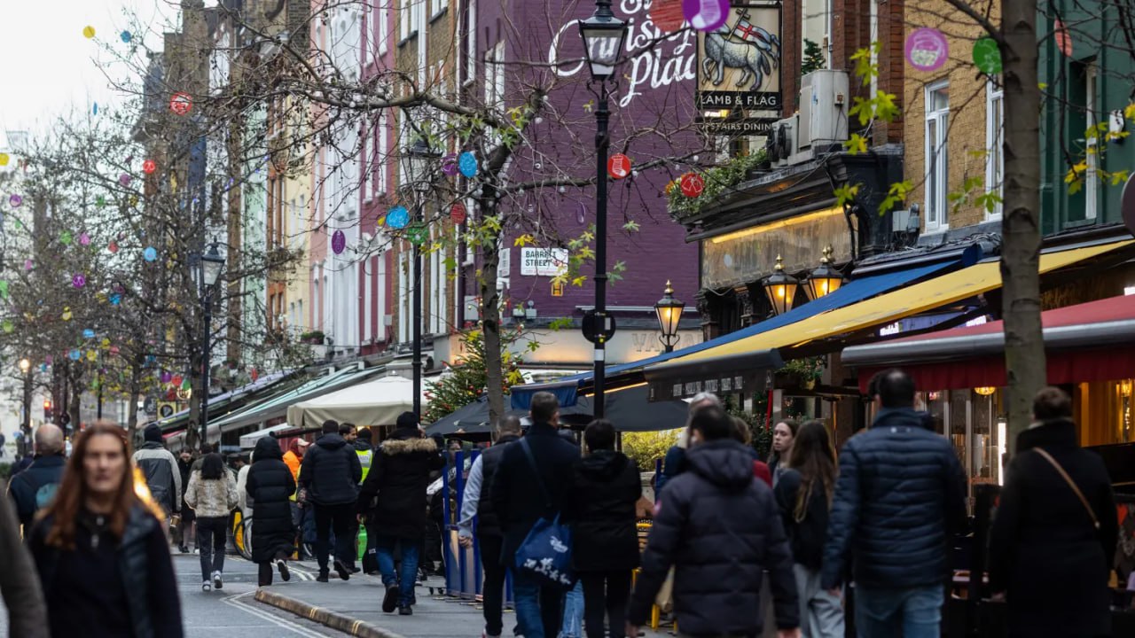 Экономика Великобритании превзошла ожидания показав рост на 0 3 в ноябре что оказалось выше прогнозов роста в 0 1 Экономисты ожидают улучшения экономической ситуации в Великобритании в 2026 году особенно с учетом того что Банк Англии вероятно продолжит политику снижения процентных ставок cnbc jkinvest news jkinvest