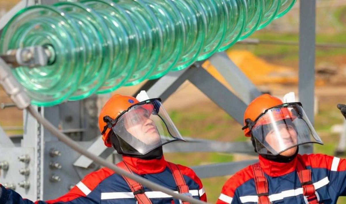 В Липецкой области за полгода энергетики отремонтировали почти 300 подстанций     В Липецкой области энергетики за шесть месяцев обновили свыше 18 километров линий электропередачи, из них 7 километров питают жилые дома и социальные объекты.  ↗  Прислать новость   Подписаться