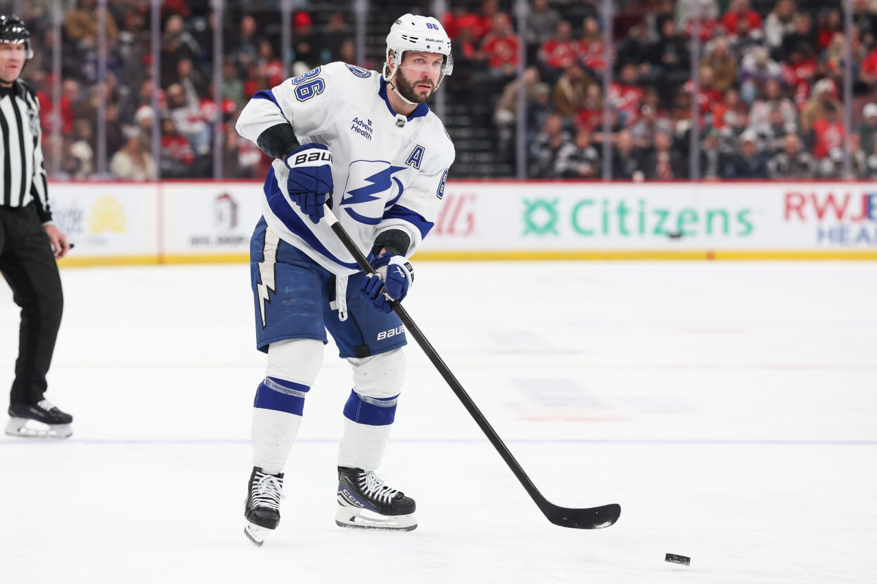 Кучеров и Макдэвид делят первое место среди ассистентов НХЛ в 2025 году У обоих форвардов по 79 передач Далее идут МакКиннон 68 Марнер 66 и Хатсон 66 news matchtv Andrew Mordzynski Getty Images Sport Getty Images