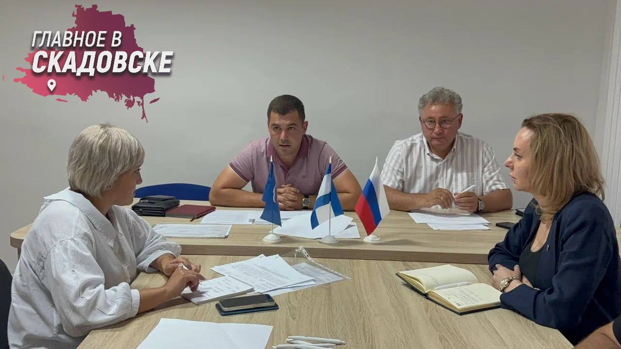 В Херсонской области выделено 50 млн рублей на обновление библиотек и развитие культуры На заседании общественного совета проекта «Единой России», «Культура малой Родины» обсуждались вопросы ремонта домов культуры, подачи заявок на закупку новых музыкальных инструментов и другие аспекты развития культуры. «Каждая новая страница на русском языке вернет нашим детям право знать историю и мыслить свободно. Контролирую лично ремонты домов культуры, инструменты для школ, оборудование для творческих коллективов», — отметил секретарь регионального отделения «Единой России» Владимир Сальдо.
