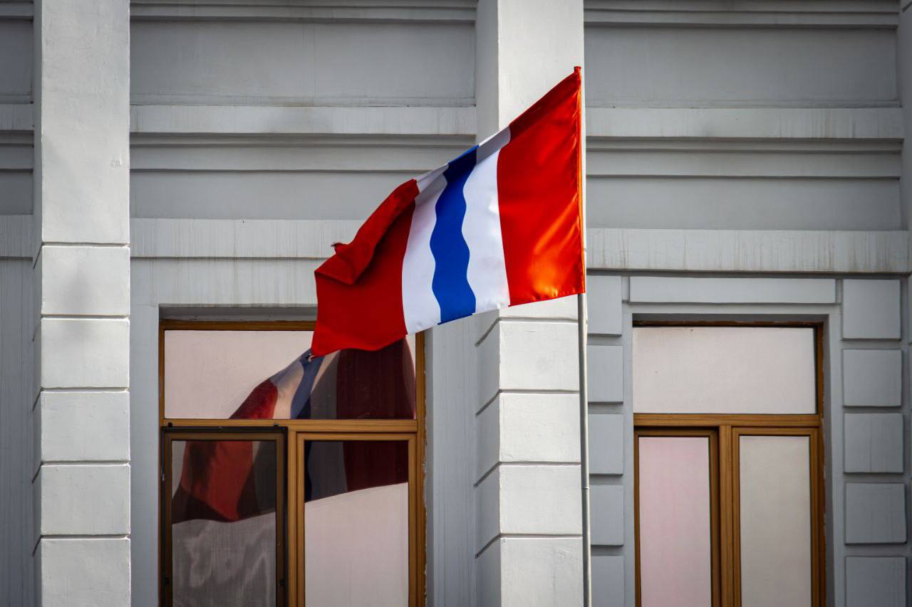 На ремонт 8 общежитий 6 омских вузов из федерального бюджета в 2026 2028 годах будет направлено более 2 6 млрд рублей Средства получат  ОмГТУ  ОмГУ  СибАДИ  СибГУФК  ОмГАУ  ОмГМУ Это позволит создать комфортные и безопасные условия для проживания студентов а также продолжить модернизацию образовательной инфраструктуры создавая современные возможности для учёбы и развития молодёжи Виталий Хоценко в МАХ