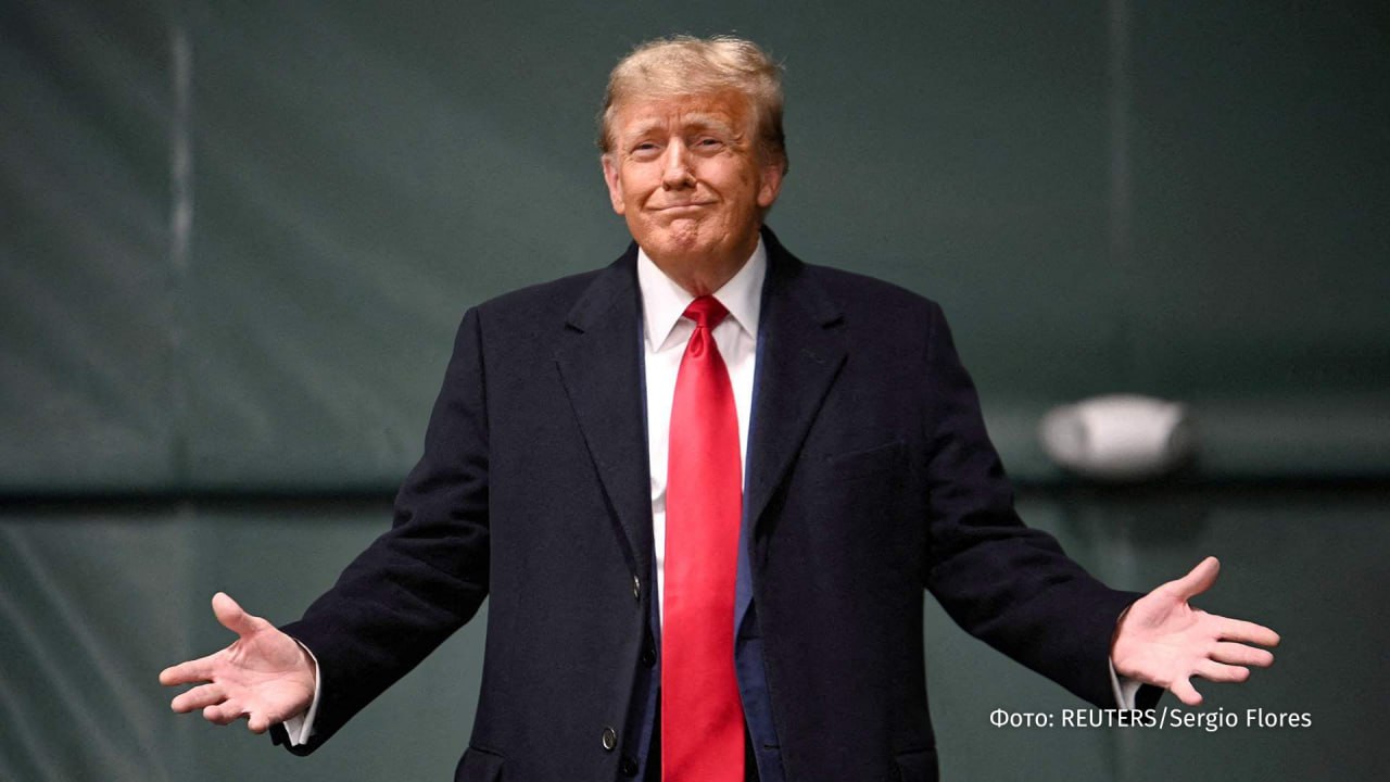 Дональд Трамп не теряет надежды, что ему удастся добиться установления экономического сотрудничества с Москвой. Об этом сообщает Reuters. По информации агентства, некоторые республиканцы в Конгрессе США и советники Белого дома призывают президента США принять новые антироссийские санкции. Сам американский лидер долгое время считал их "излишними и зачастую неэффективными". Уточняется, что в последнее время Трамп всё же рассматривает введение новых рестрикций против РФ, которые затрагивали бы энергетический и банковский сектор. Отправить новость