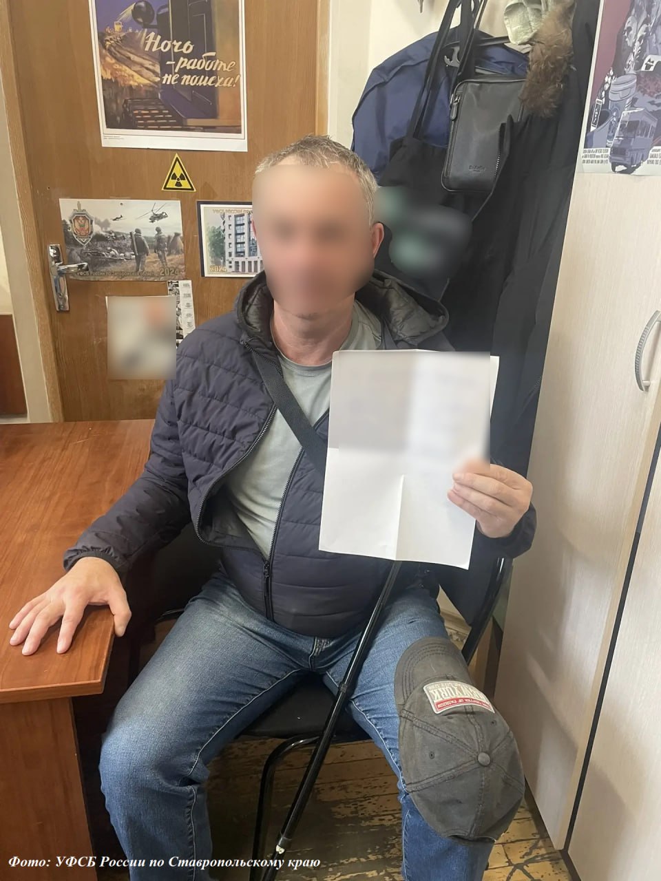 Жителя Изобильного заподозрили в финансировании ВСУ По версии следствия в 2022 году мужчина 1970 года рождения переписывался с украинскими военными и дважды переводил им деньги в криптовалюте в поддержку ВСУ Возбуждено уголовное дело о госизмене Подозреваемый заключен под стражу сообщили в пресс службе УФСБ России по Ставропольскому краю  Подписаться на 1777 в Телеграм MAX