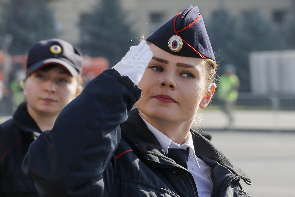 10 ноября в России отмечают День сотрудника органов внутренних дел а в мире День науки и День бухгалтера Православные вспоминают великомученицу Параскеву Пятницу Лента ру рассказывает какие еще праздники выпадают на 10 ноября кто родился в этот день и какие приметы с ним связаны Праздники в России День сотрудника органов внутренних дел Российской Федерации 10 ноября 1917 года народный комиссар внутренних дел Алексей Рыков подписал постановление О рабочей милиции Праздник в честь этого события был установлен в 1962 году и вплоть до 2011 го по всей стране отмечали День милиции В 2011 м милицию переименовали в полицию и праздник получил новое название День сотрудника органов внутренних дел Российской Федерации Праздники в мире Всемирный день науки за мир и развитие Впервые праздник ЮНЕСКО с целью напомнить международному сообществу о том как важно использовать научно технические достижения в интересах мира и на благо человеческой цивилизации