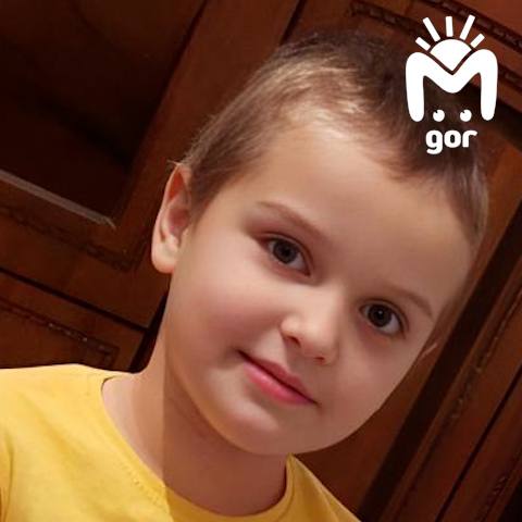 В чеченском селе пропал семилетний мальчик.  Джабраил Мудаев не разговаривает и избегает посторонних людей из-за особенностей развития. Скорее всего, перед исчезновением он перелез через забор своего дома в селе Верхний Наур. Мальчика ищут полицейские, волонтёры и местные, прочёсывают лес и берег Терека. Всех, кто что-то знает о судьбе Джабраила, просят сообщить правоохранителям.