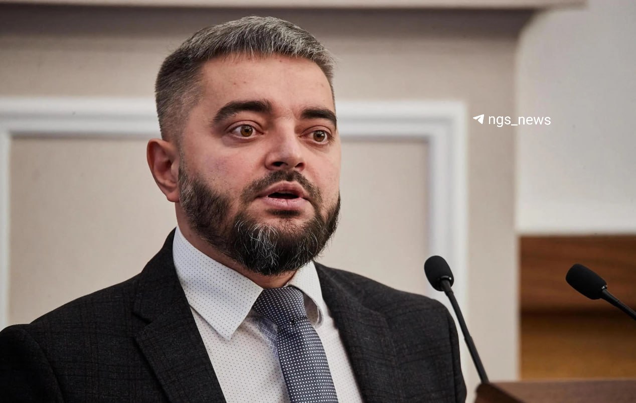 Суд остановил процесс по делу депутата Игоря Украинцева. С прошлого года он находился в СИЗО по делу о получении взятки, а теперь подписал контракт с Минобороны. Ситуацию прокомментировал депутат Заксобрания Илья Поляков, который раньше с ним работал: — Игорь Украинцев не признает обвинений и не боится предстать перед судом. Как только представилась возможность, подписал контракт с Минобороны и отбыл на службу в вооруженные силы, чтобы приносить пользу стране. Поддержать редакцию голосом