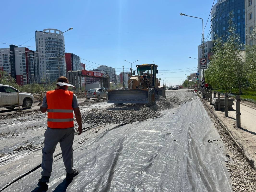 В Якутске продолжается первый этап капитального ремонта улицы Хабарова  В 2025 году планируется проведение работ от улицы  Ярославского до Чиряева, в 2026 году планируется отремонтировать следующий участок улицы Хабарова – от улицы Чиряева до Богатырева.