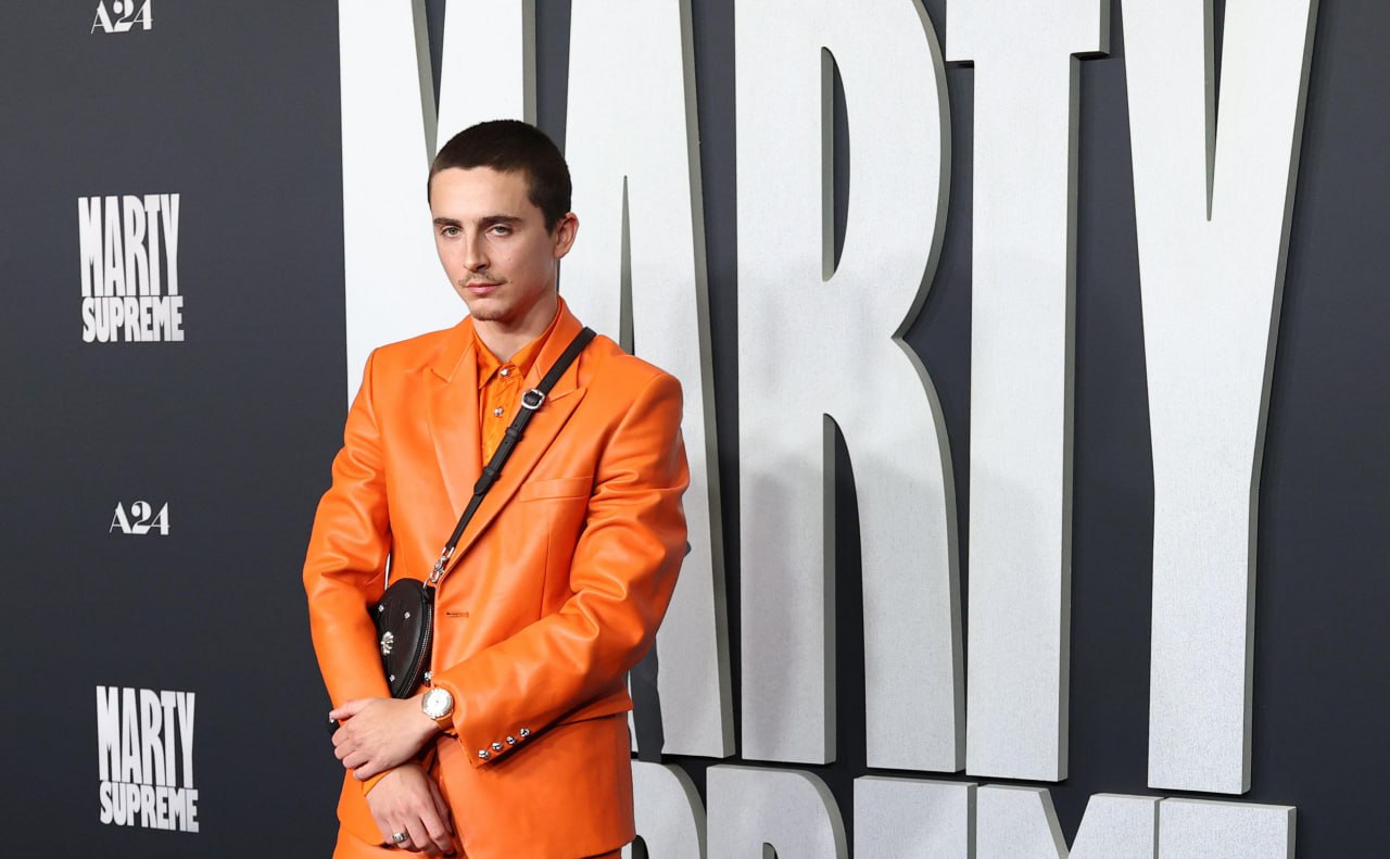 Игрок или контрабандист Чем известен герой Шаламе в Марти Великолепный Российский прокат кинокартины Марти Великолепный состоится 15 января Тимоти Шаламе получил за эту роль первый в карьере Золотой глобус Фильм основан на биографии Марти Рейсмана игрока в пинг понг из Нью Йорка но использует ее как отправную точку для более масштабного высказывания Главные факты о фильме в материале РБК Спорт Monica Schipper Getty Images Подписаться на РБК Спорт