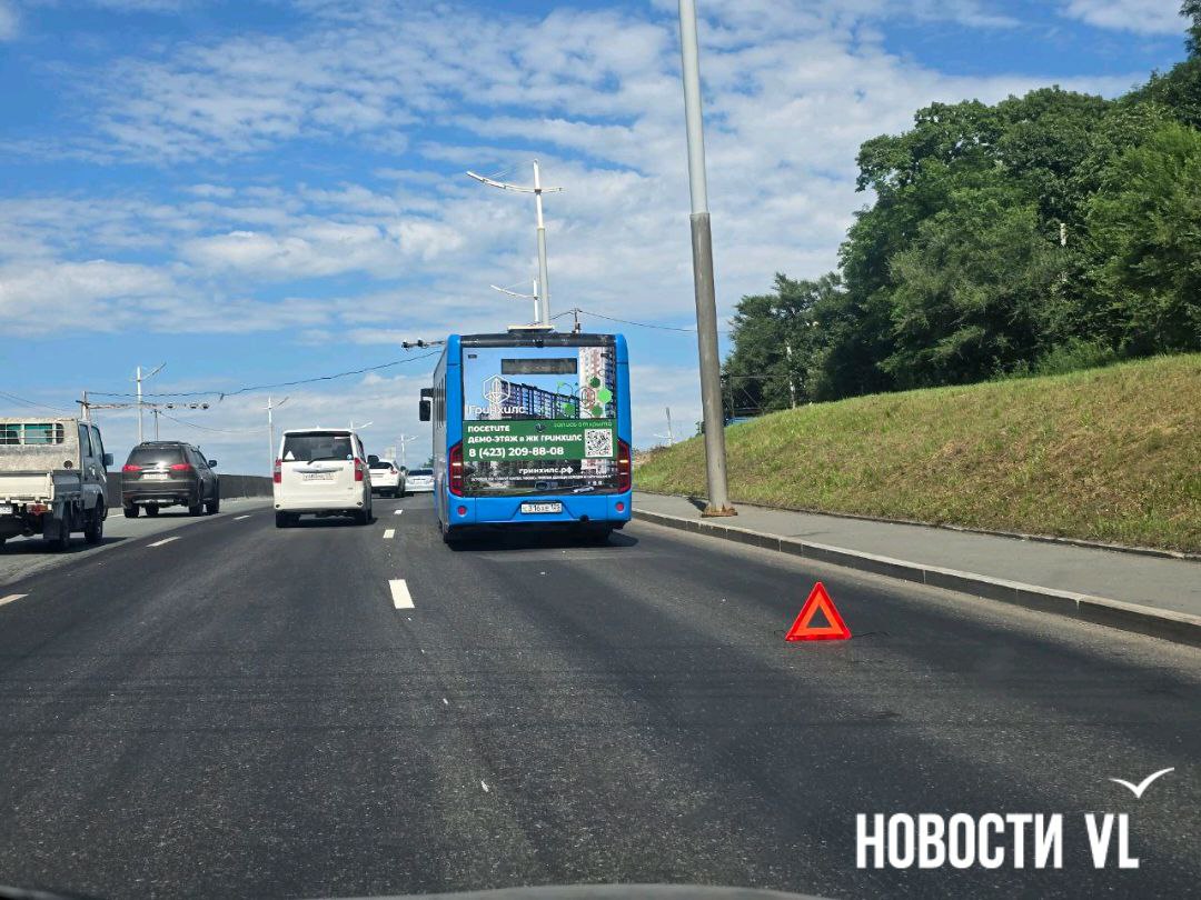Из-за ДТП в районе седанкинской развязки на выезде из города собрались пробки.  Подробнее