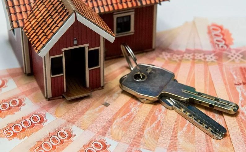 В Госдуме предложили замораживать средства от продажи недвижимости Для защиты от мошенников деньги должны замораживаться как минимум на неделю, примерно за такой срок человек может понять, что совершил ошибку и исправить ее. По словам депутатов, как правило, в течение недели происходит передача прав собственности на объект недвижимости. Ранее сообщалось, что с 15 мая вступил в силу закон о противодействии мошенничеству, вводящий «период охлаждения» для кредитов и займов. Получить деньги от 50 тыс. до 200 тыс. рублей получится не ранее, чем через 4 часа после одобрения заявки.