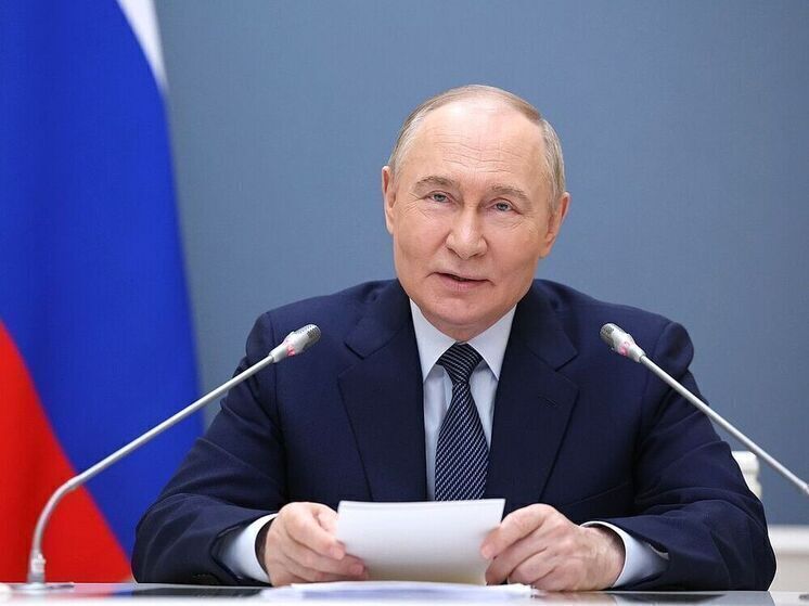 Президент России Владимир Путин пообещал стабилизировать ситуацию в Запорожской области Такое обещание Владимир Путин дал многодетной семье из города Мелитополь во время встречи с удостоенными высоких государственных наград матерями и семьями из разных уголков страны. Мероприятие состоялось 29 мая 2025 года в формате видеосвязи. В процессе беседы с мелитопольской многодетной семьёй Елиных Путин оценил ситуацию в Запорожской области как достаточно непростую. Однако Владимир Владимирович отметил, что федеральное правительство делает всё возможное для поддержки местного населения и нормализации обстановки в регионе, и эта работа будет продолжена. В ходе встречи главы государства с многодетными россиянами также поднимались вопросы реализации программ поддержки семей и возможностей для реализации детей. Новый Мелитополь подпишись